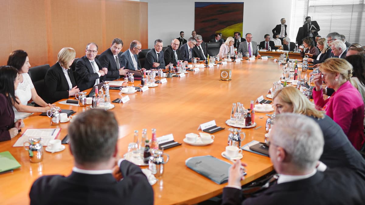 Bundesregierung gibt 31,4 Millionen Euro MEHR für Personal aus