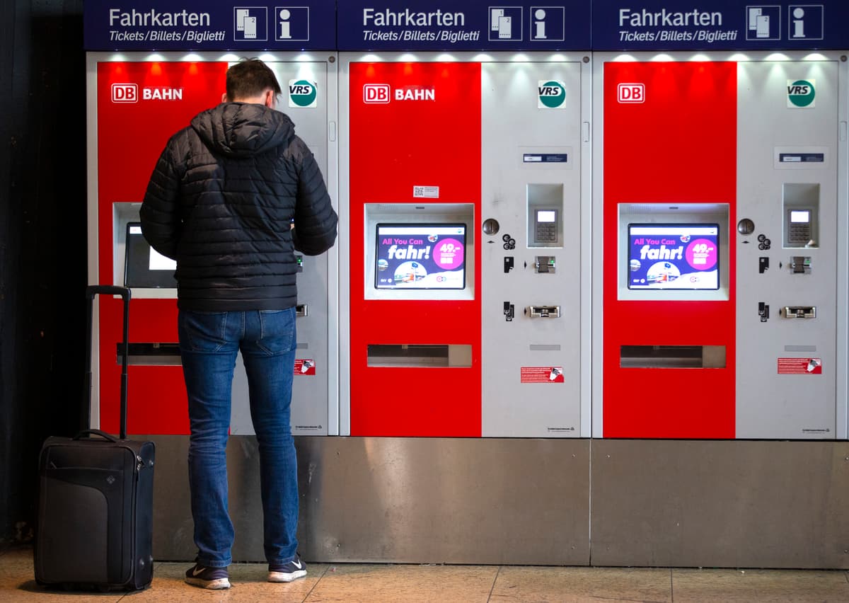 Trotz 49-Euro-Ticket: {{* Weniger Bus- und Bahn-Fahrer *}}als VOR der Pandemie