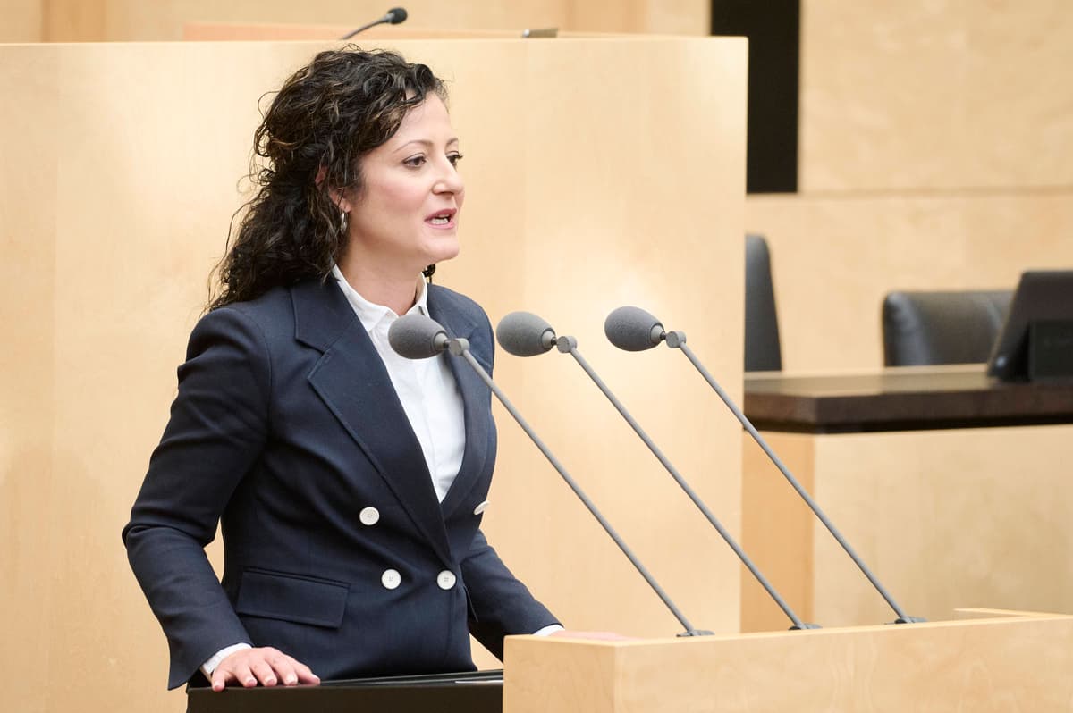 Berliner Arbeitssenatorin will 4-Tage-Woche - {{* für Beamte *}}