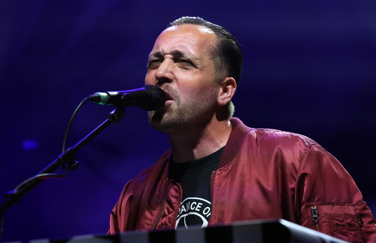 Danger Dan erklärt in neuem Song, wie man eine Antifa-Gruppe gründet