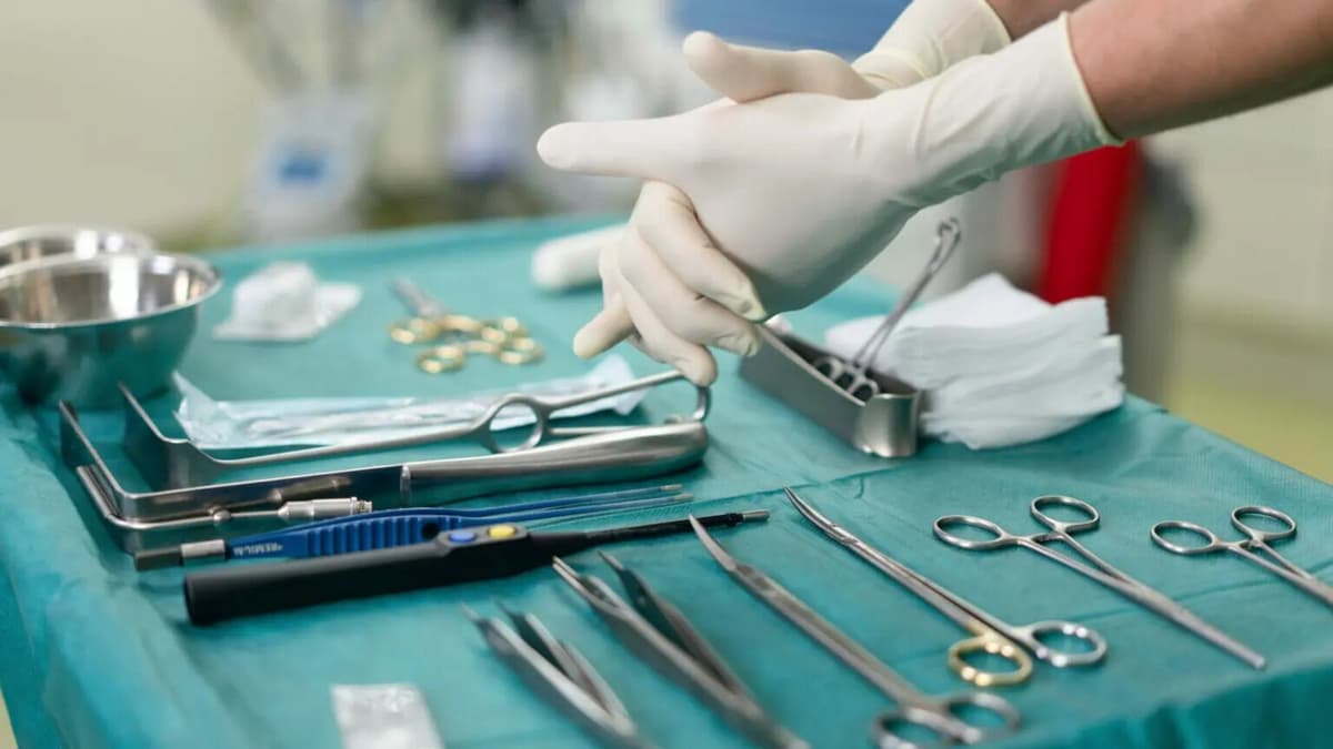 Sohn wird operiert: Mutter klagt über irre Corona-Regeln im Krankenhaus