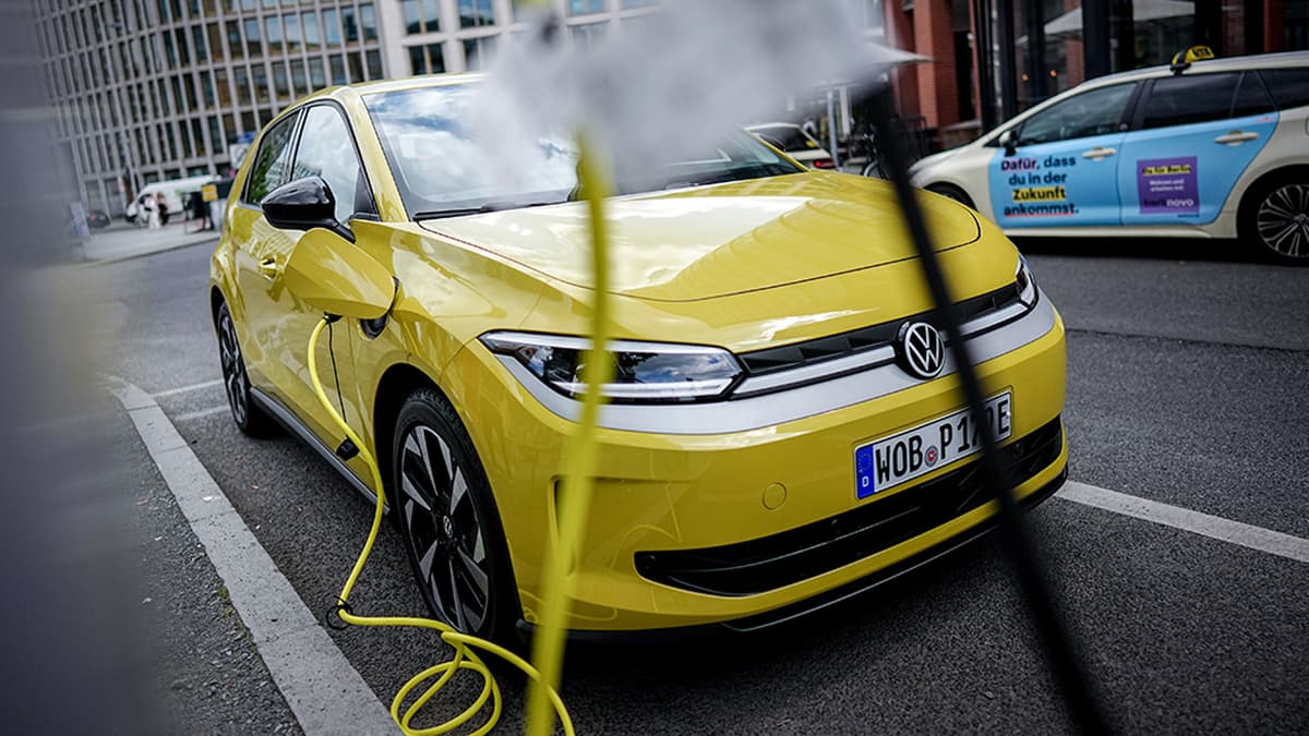 Neue Unfallstatistik: E-Autos – leise, aber gefährlich